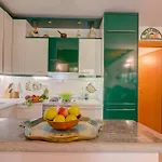 The Emerald Family Retreat - Happy Holiday home *