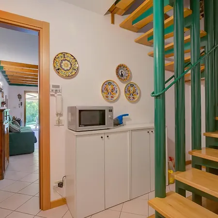 The Emerald Family Retreat With Private Garden - Happy