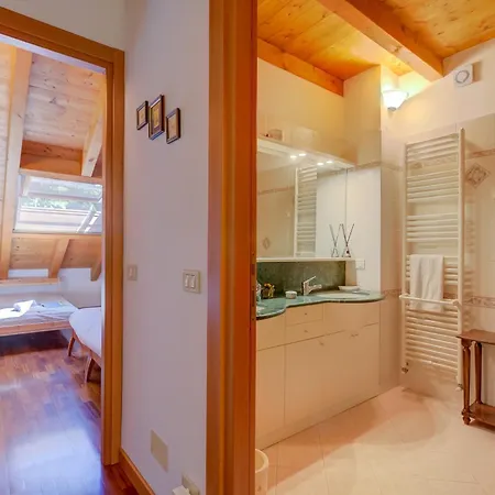 The Emerald Family Retreat With Private Garden - Happy Ferienhaus