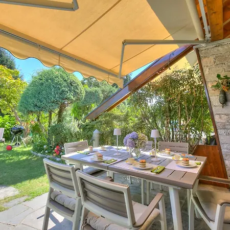 The Emerald Family Retreat - Happy