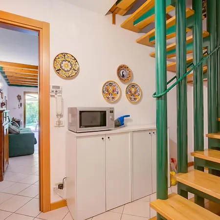 The Emerald Family Retreat With Private Garden - Happy Ferienhaus