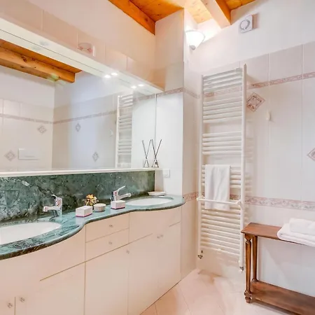 The Emerald Family Retreat With Private Garden - Happy Ferienhaus Gignese
