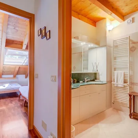The Emerald Family Retreat With Private Garden - Happy Ferienhaus