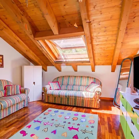 The Emerald Family Retreat With Private Garden - Happy